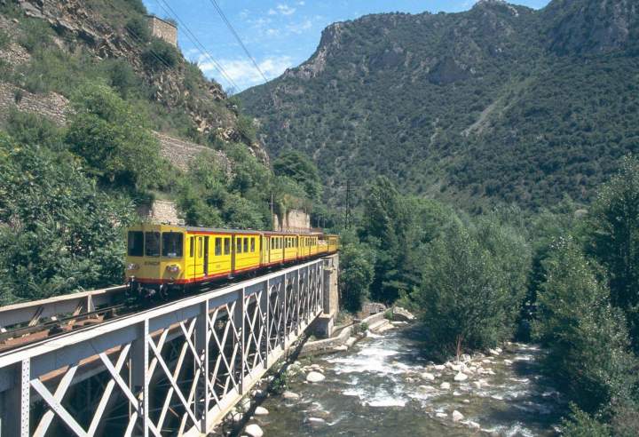 Gare Train Jaune Perpignan